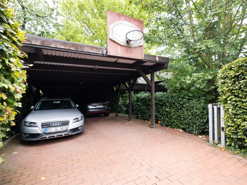 Doppelcarport mit Toranlage