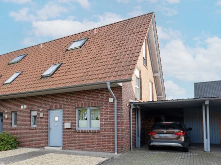 Vorderansicht - Haus kaufen in Bünde - Familienfreundliches Reihenendhaus mit Carport und Garten!