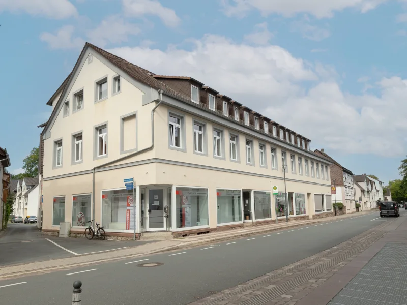 Straßenansicht I - Haus kaufen in Höxter - Ihre nächste Kapitalanlage wartet auf Sie - Historisches Mehrfamilienhaus mit stabilen Mieteinnahmen