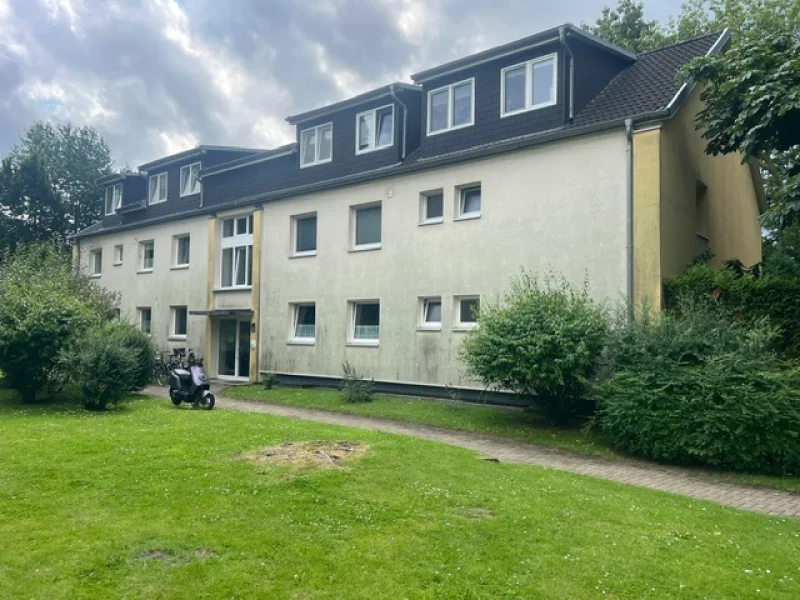 Gebäudeansicht - Wohnung kaufen in Pinneberg - +++ RESERVIERT +++ Große Dachgeschosswohnung in Pinneberg zum Kauf