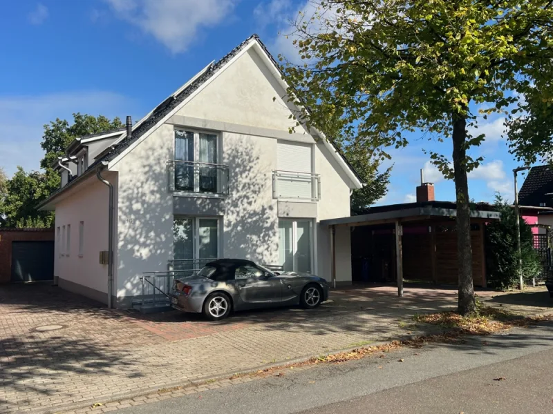 Hausansicht - Wohnung kaufen in Pinneberg - Hochwertig ausgestattete 4 Zi. Eigentumswohnung BJ. 2019Erdgeschoss mit Terrasse und Garten