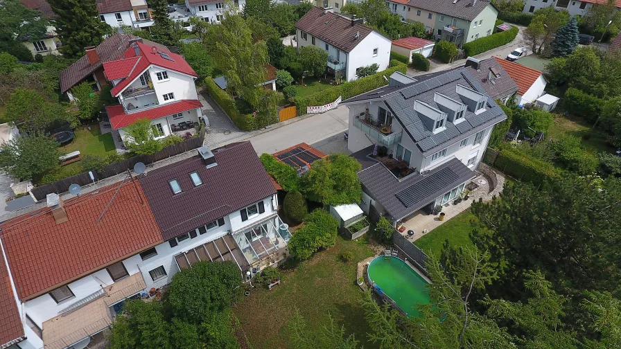 Beispiel für Neubebauung - graues Haus rechts