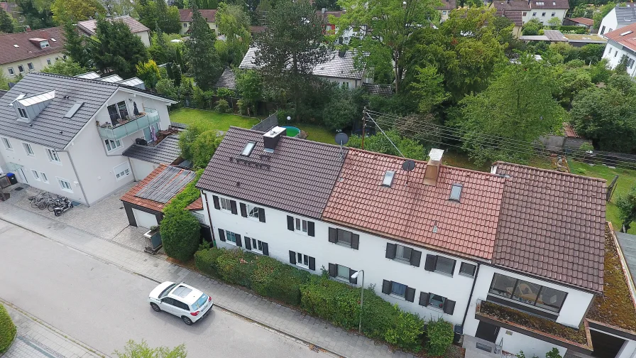 Beispiel für Neubebauung - graues Haus