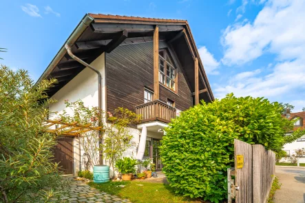 Außenansicht - Haus kaufen in München - Attraktives Eckgrundstück mit Doppelhaushälfte in Waldperlach