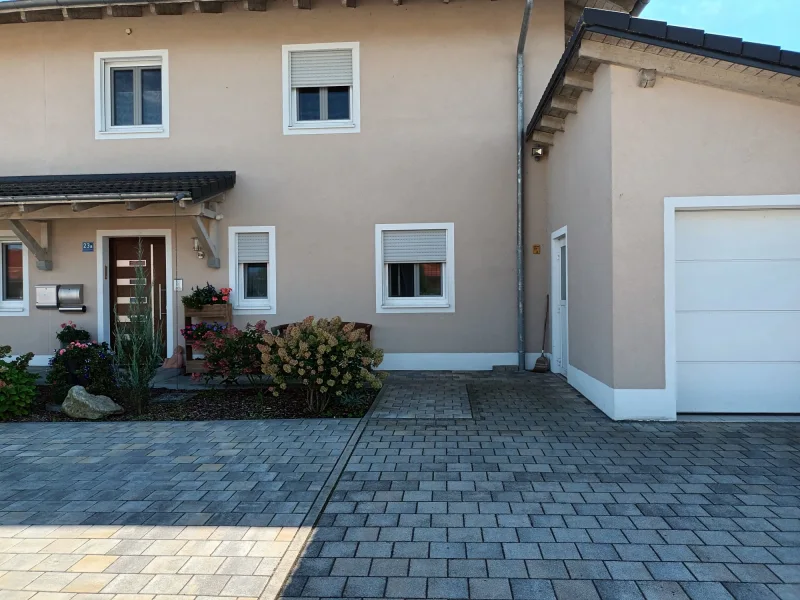 Aussenansicht - Haus kaufen in Pocking - Doppelhaushälfte mit Einliegerwohnung in Hartkirchen