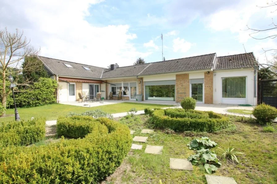 Terrasse - Haus kaufen in Buchholz - "Freiraum und Flexibilität: Ein Bungalow, der mehr bietet"