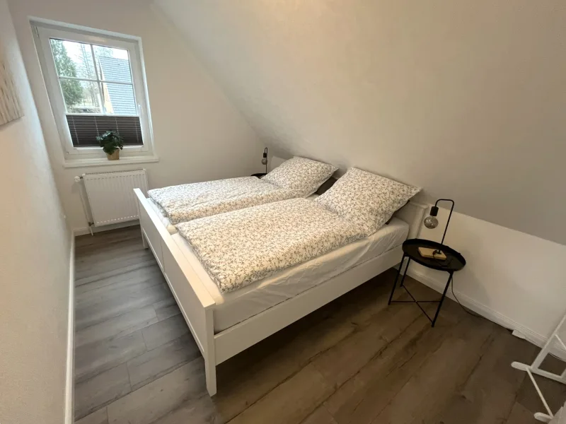 Schlafzimmer (vordere DHH oben)