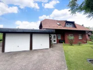 Garage und Vorderansicht