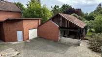 Ansicht Garage und Nebengebäude