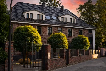 Ansicht  - Haus kaufen in Dortmund - Luxuriöse Generationsvilla in Dortmund! Bringen Sie Ihre Ideen mit ein!