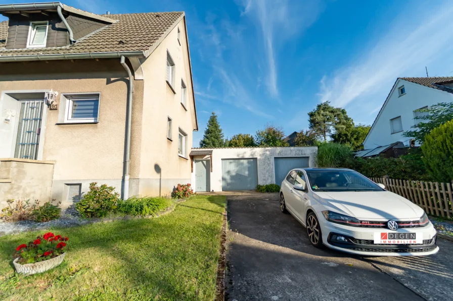 Hofeinfahrt, Garage 