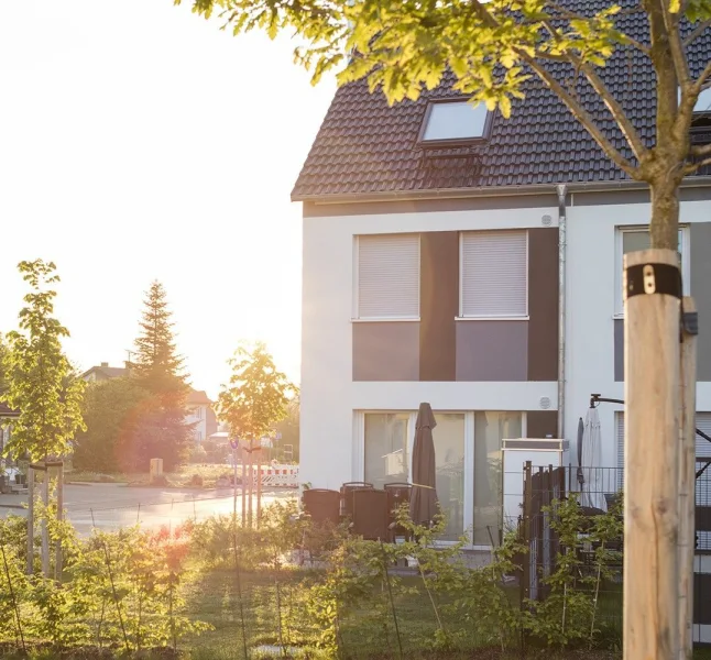 Außenansicht - Haus mieten in Illerkirchberg - Perfektes Zuhause für die junge Familie – Modern, gemütlich und gut angebunden.