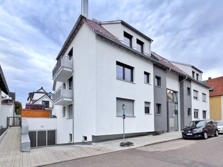 Gebäudeansicht - Wohnung mieten in Stuttgart - Charmante 3-Zimmer-Dachgeschosswohnung.