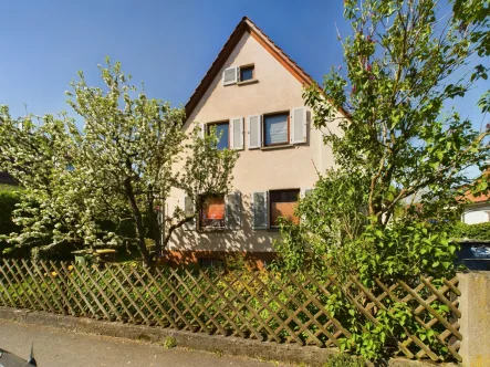 Außenaufnahme - Haus kaufen in Bietigheim-Bissingen / Bietigheim - Zukunftsprojekt: Grundstück mit Abrissobjekt in begehrter Lage von Bissingen bis 320 m² Wohnfläche