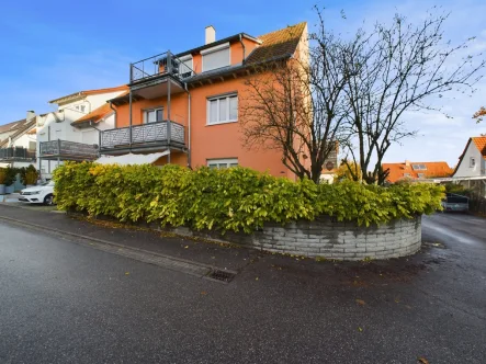 Außenansicht - Wohnung kaufen in Asperg - Aufgepasst! Eigennutzer oder Kapitalanleger: 3 Zimmer DG-Whg. Balkon, Stellplatz. Provisionsfrei!