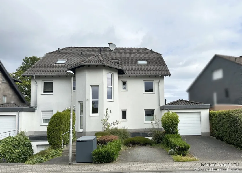 Außenansicht - Wohnung kaufen in Aachen - JÄSCHKE - Eigentumswohnung mit Garage & atemberaubendem Blick in bester Lage von Aachen/Lichtenbusch