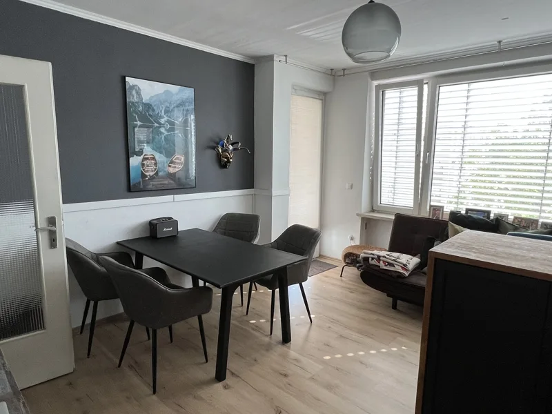 Wohnzimmer - Wohnung kaufen in Regensburg - Rgbg Osten - 2 Zimmer Wohnung mit Balkon und Aufzug