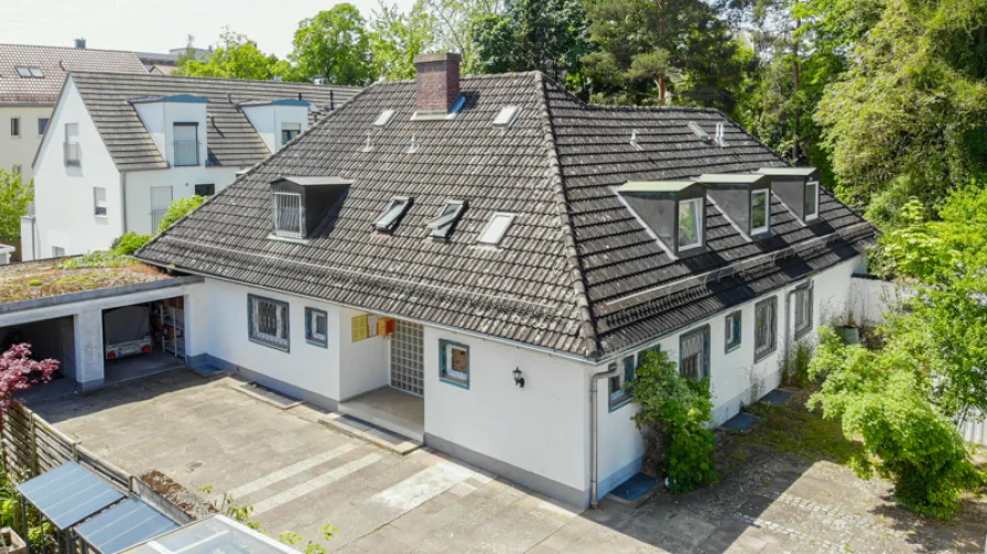 0 - Haus kaufen in Regensburg - Ehemalige Chefarztvilla in absolut ruhiger Lage im Westen!