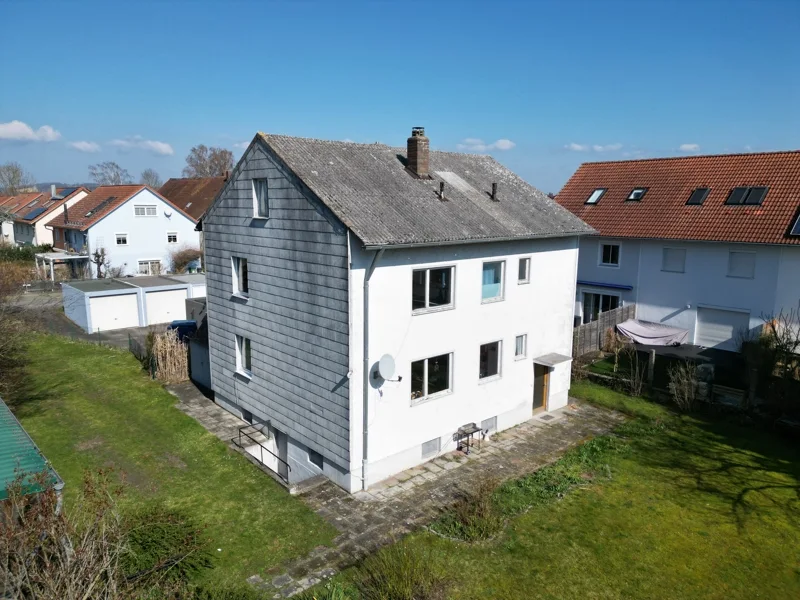 Titelbild - Haus kaufen in Regensburg - Handwerker aufgepasst - Altbestand mit großem Grundstück