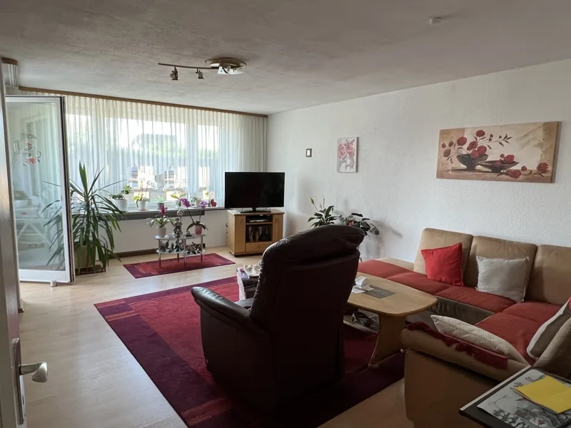 Wohnzimmer - Wohnung kaufen in Regensburg - Kapitalanleger gesucht! Rgbg Osten - 3 Zimmer Wohnung mit Balkon und Aufzug
