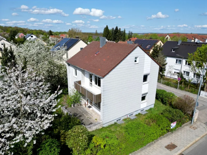 Titelfoto - Haus kaufen in Regensburg - Familiendomizil: Einfamilienhaus mit großem Garten und viel Potential