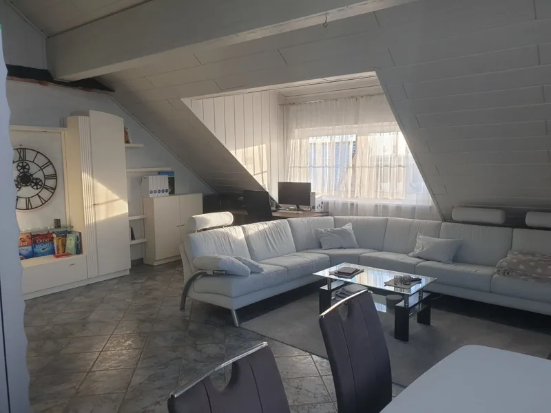 Wohnzimmer - Wohnung kaufen in Pegnitz - Frei und sofort verfügbare 3 Zimmer  Wohnung mit großem Balkon