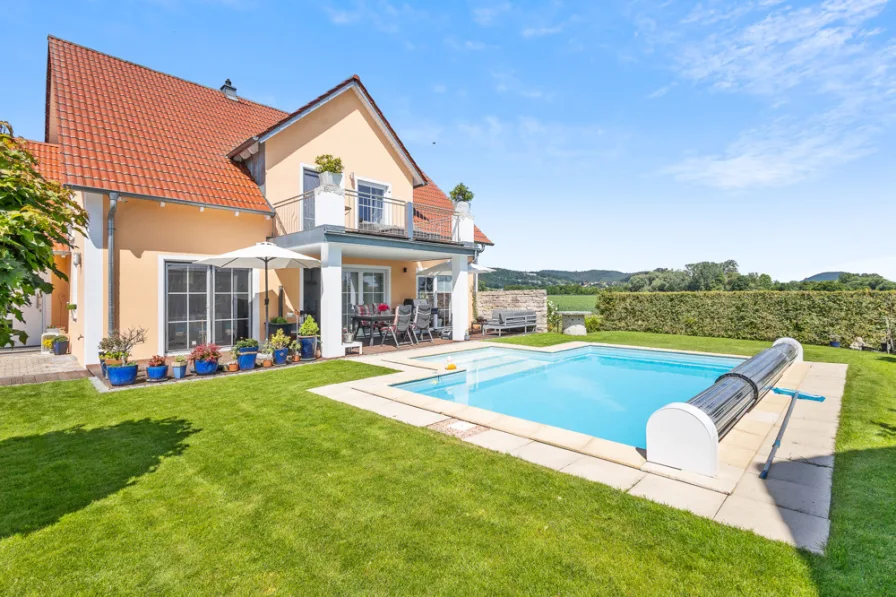 Titelbild - Haus kaufen in Tegernheim - Exklusives Einfamilienhaus mit Luxusausstattung und Traumlage zu verkaufen!