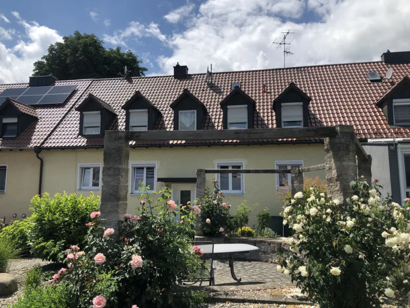  - Haus kaufen in Schwarzenfeld - Ihr neues Zuhause! Ein Multitalent!