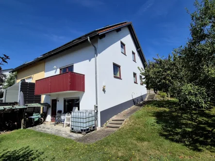 Titelfoto - Haus kaufen in Bernhardswald - Sofort Einziehen und Wohlfühlen - Einliegerwohnung inklusive!