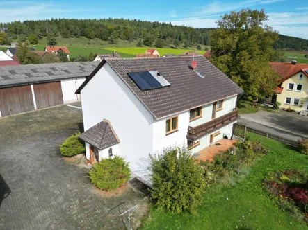 Titelfoto - Haus kaufen in Velburg - Landlust: Hofstelle mit zahlreichen Nebengebäuden und zusätzlichem Bauplatz