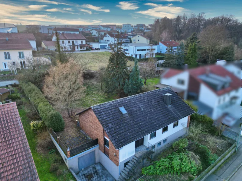 Drohnenfoto mit blauem Himmel - Haus kaufen in Zeitlarn - Großes Grundstück mit Altbestand für Ihre Baupläne