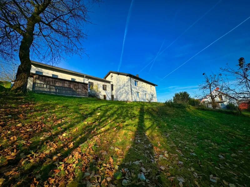 Ihr Haus mit Nebengebäude