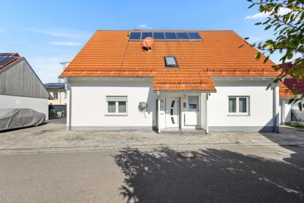 Außenansicht  - Haus kaufen in Neutraubling - Neuwertig & Energieeffizient in Top-Lage! Einfamilienhaus/Zweifamilienhaus –Ideal für große Familien