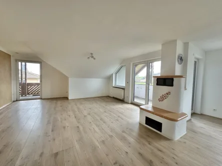  - Wohnung mieten in Schwandorf - Exklusive 3-Zimmer-Dach-geschosswohnung mit zwei Balkonen und Stellplatz in Bubach (Schwandorf)