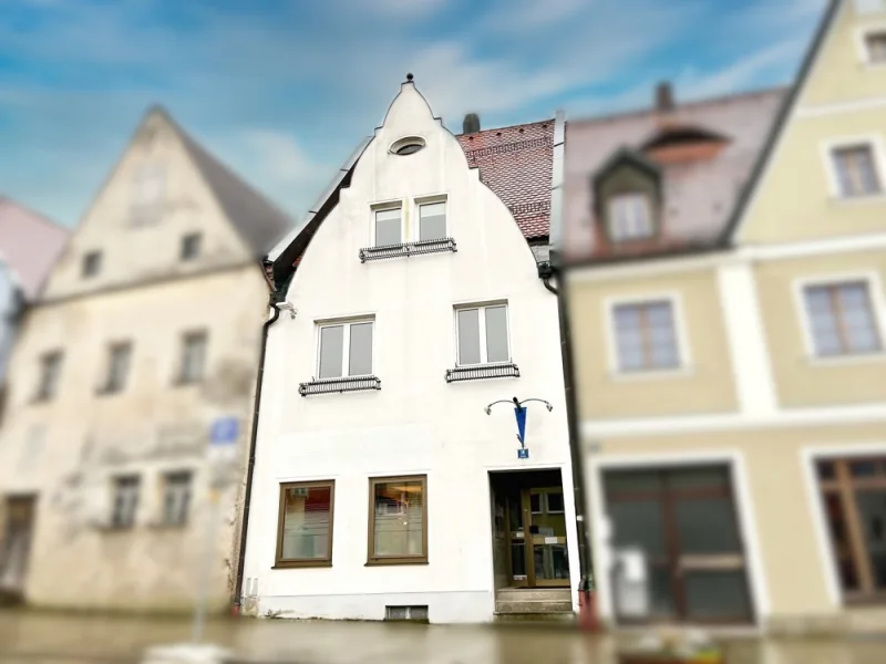 Haus - Haus kaufen in Neustadt an der Waldnaab - Mittendrin im Leben - Ein, Zwei-Familienhaus sucht eine neue Familie !