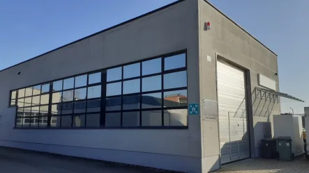  - Halle/Lager/Produktion mieten in Regensburg - Individuelle Lager/Produktionshalle  mit Büro