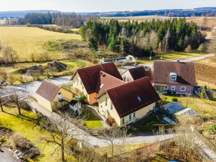 0 Luftbild - Haus kaufen in Hohenschambach - Absolute Flexibilität: Mehrgenerationen - Investoren - Wohnen plus Kapitalanlage!