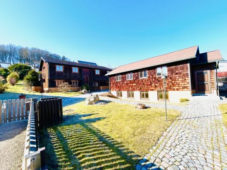 Ihr Ensemble aus Wohnhaus & Bürogebäude aus Nord-Osten - Haus kaufen in Nittendorf - Einzigartiges im Ensemble!