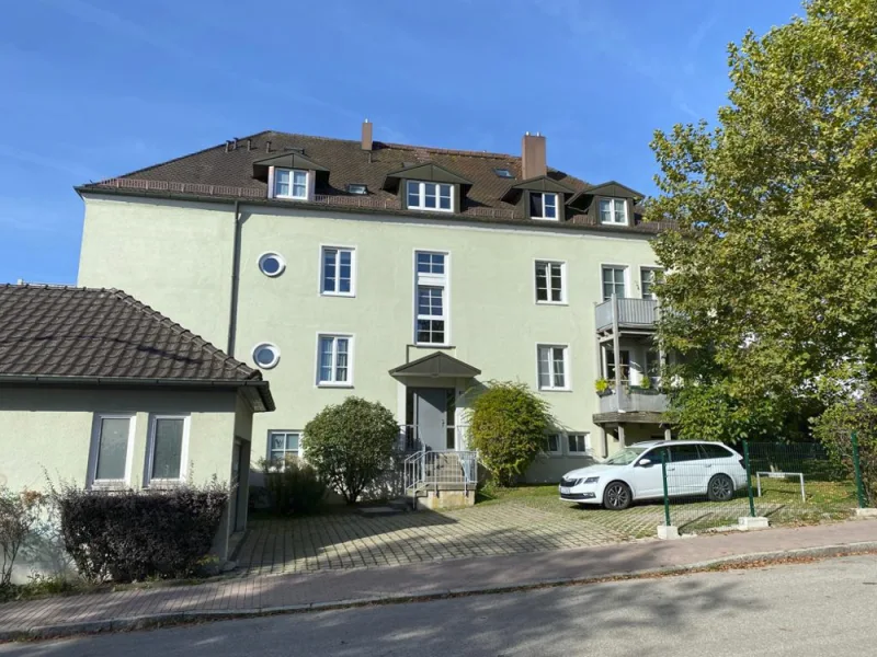  - Haus kaufen in Freising - KNIPFER IMMOBILIEN - Gepflegtes Mehrfamilienhaus in Freising mit 12 WE