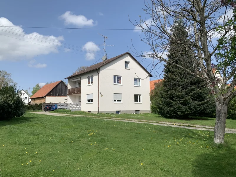  - Haus kaufen in Welden / Reutern - KNIPFER IMMOBILIEN - Dreifamilienhaus mit 2 Garagen in Reutern zum Kauf