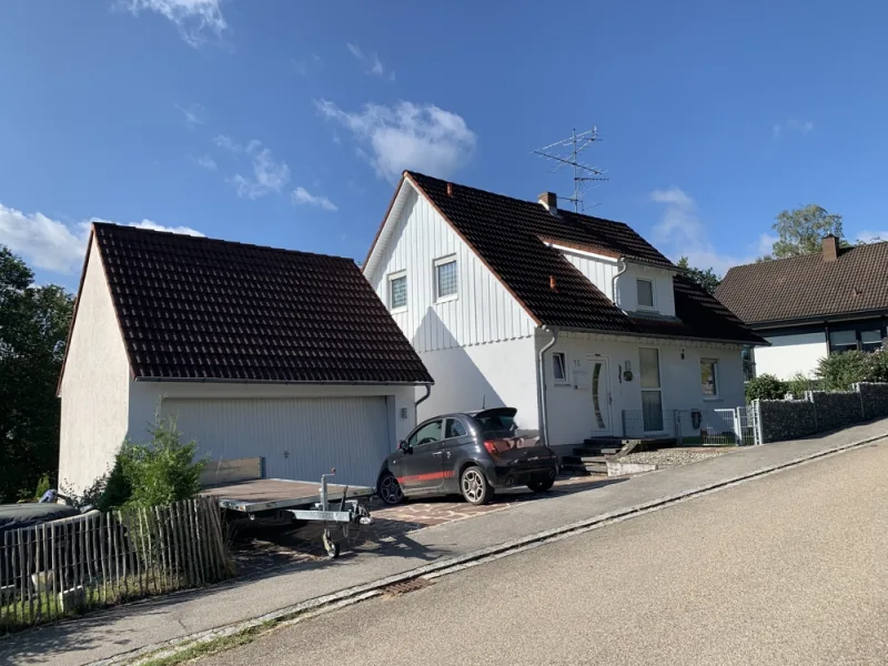  - Haus kaufen in Eurasburg - KNIPFER IMMOBILIEN - Großzügiges EFH mit Einliegerwohnung, Doppelgarage und tollem Garten