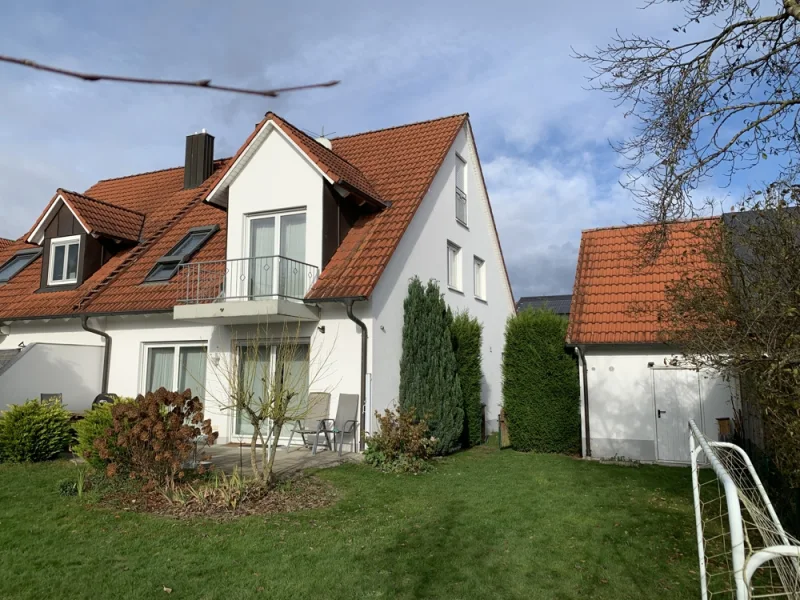  - Haus kaufen in Gessertshausen / Deubach - KNIPFER IMMOBILIEN - Elegante DHH in absolut ruhiger Lage in Deubach zum Kauf!