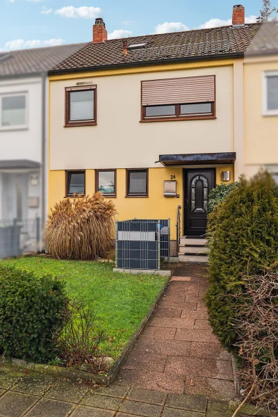Haus Außenansicht2 - Haus kaufen in Nürnberg - Toplage N-Röthenbach - Reihenmittelhaus mit schönem Garten und Sauna *Erbpacht*