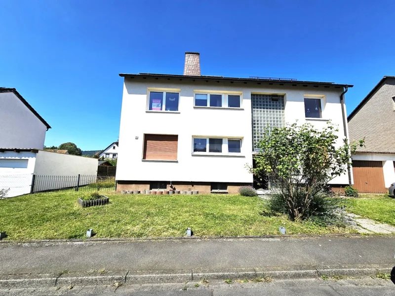 Frontansicht - Haus kaufen in Kassel / Harleshausen - Mehrfamilienhaus mit 3 Wohneinheiten in toller Lage von Kassel-Harleshausen