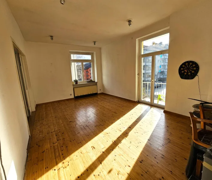 Wohn-Esszimmer - Wohnung kaufen in Kassel - Großzügige Altbauwohnung in gefragter Lage von Kassel - Wehlheiden