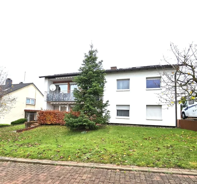 Frontansicht - Haus kaufen in Söhrewald / Wattenbach - ***reserviert *** EFH mit großzügiger Einliegerwohnung in ruhiger Lage von Söhrewald-Wattenbach