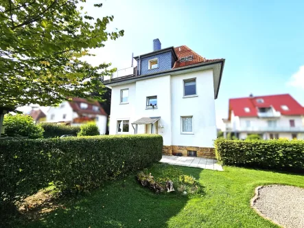 Ansicht - Haus kaufen in Immenhausen - Immenhausen - modernisiertes Zweifamilienhaus mit traumhafter Dachterrasse