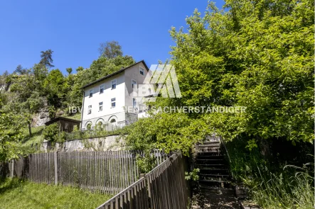 - Titelbild - Haus kaufen in Kastl - Geschichtsträchtiges Einfamilienhaus mit Blick auf die historische Klosterburg