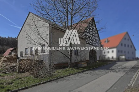 - Titelbild - Haus kaufen in Etzelwang - Bauernhaus mit Sanierungs-Planung und §7-Abschreibung