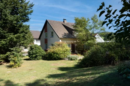 Titelbild neu - Haus kaufen in Oberviechtach - Solides Einfamilienhaus auf Erbpacht mit großem Garten in Oberviechtach